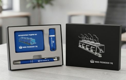 Подарочный набор с&nbsp;логотипом&nbsp;- зарядное устройство для&nbsp;телефона, ручка и&nbsp;флешка