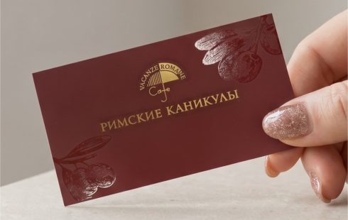Визитки на дизайнерской бумаге Touche Paper с&nbsp;шелкографией золотой краской и&nbsp;лаком для&nbsp;ресторана